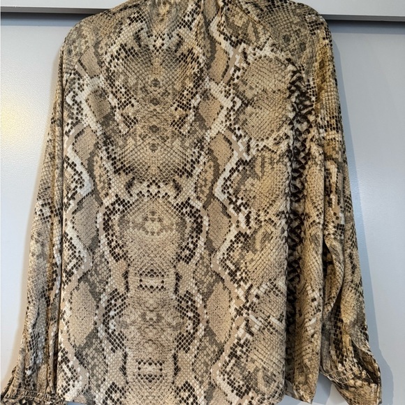 H&M Snakeprint Long Sleeve Button Down Top (Size 4) - Picture 7 of 9
